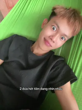 Nhìn cai lon gì :