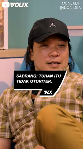Di episode terbaru “Menjadi Indonesia”, Sabrang terbuka tentang pengalamannya pernah menjadi seorang ateis, sebuah keputusan yang justru diketahui dan dimengerti oleh ayahnya, Mbah Nun. Simak obrolan mendalam tentang perjalanan spiritualnya dalam mengenal Tuhan, dipandu Coki Singgih dan Aria Baja di YouTube Channel Volix Media.  #VOLIX 