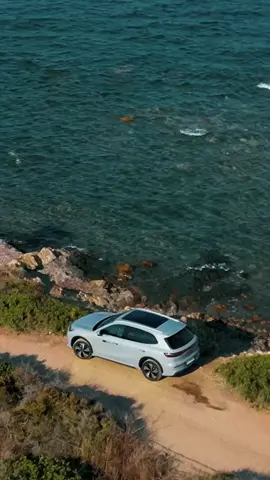Hai mai immaginato un’auto elettrica all’avanguardia? Geely EX5 è pensata per chi sogna tecnologia intuitiva e un’esperienza di guida nuova. Il futuro non aspetta: preparati a scoprire cosa significa “Vedere Oltre”.  #GeelyAuto #GeelyItalia #GeelyEX5 #VedereOltre #Geely #MobilitàElettrica #EV #NuovaMobilità #Sostenibilità #SUV100elettrico #innovazione