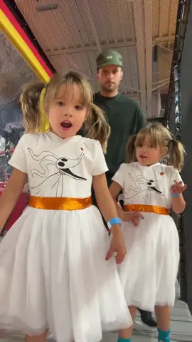 لقطه لـ « رو & لوكا » الأغلب يدور عليها ||📍 « تبينها ؟ „ لايك - فولو - تعليق - أعاده نشر „ الفيديو المثبت - غيره ما اسامح ولا احلل !! 💛💛 📍 » || « #تـَصاميم_j🌟y #ماشاءالله #اكسبلورexplore #fypp #SaudiArabia » || 