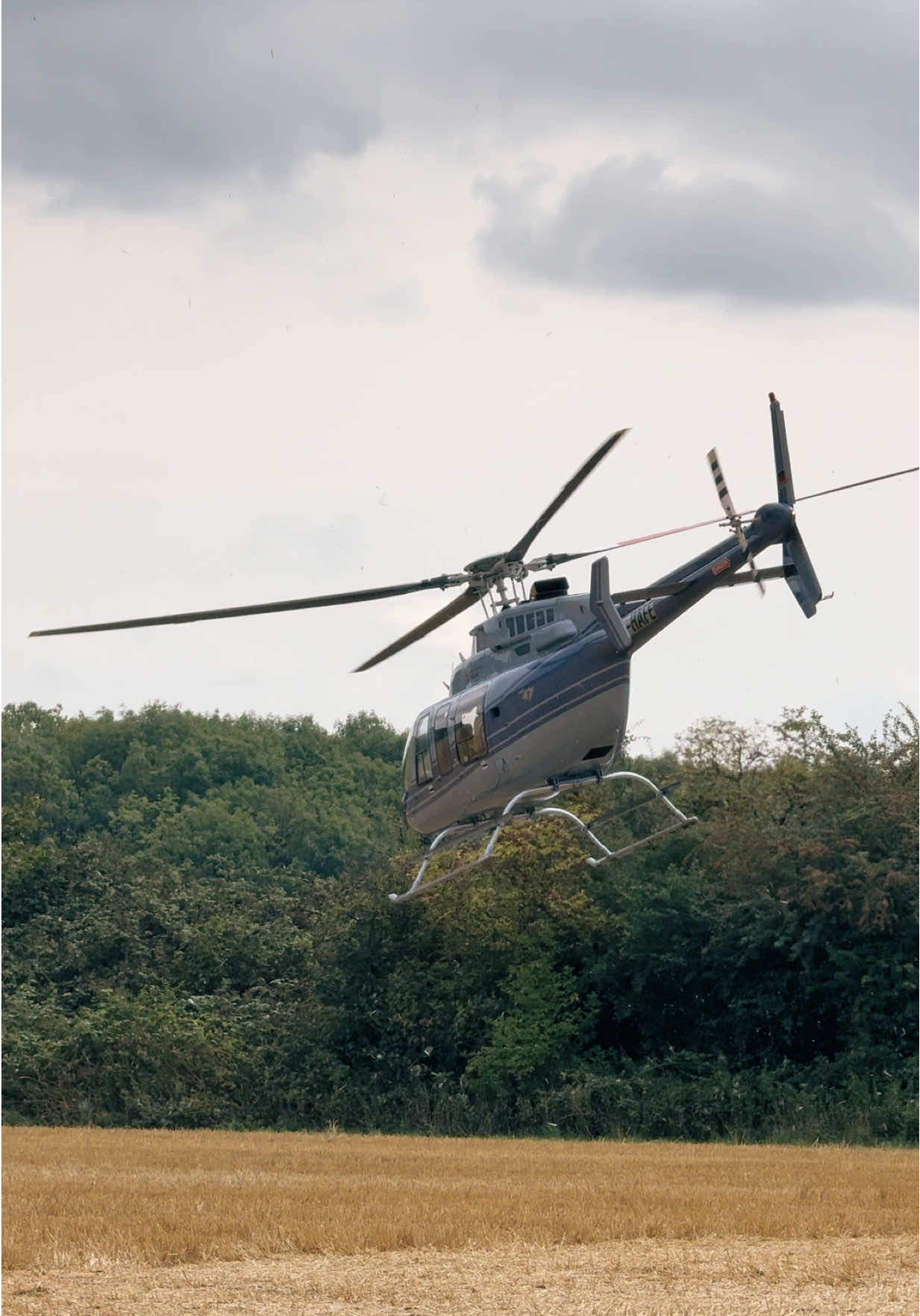 Bell 407 beim Abflug auf dem Flugplatzfest in Hamm. Rundflüge gibt's heute auch - mit Agrarflug Helilift. @agrarflug_helilift #Bell407 #Aircraft #AgrarflugHeliLift #Flugplatzfest #Hamm  