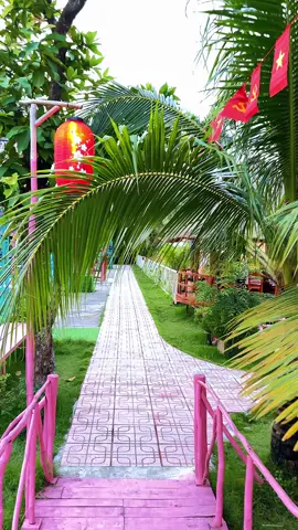 ✨ “Vẻ đẹp cuối chiều tại Sen Hồng thật sự khó cưỡng 🌅💖 Hoàng hôn buông xuống, cả không gian ngập tràn sắc màu lãng mạn – ai đến cũng muốn giữ lại khoảnh khắc này mãi.” #SenHong #LangDuLichSenHong #HoangHonBenTre #ChieuCuoiNgay #CheckInBenTre     