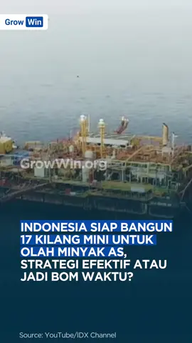 Indonesia berencana membangun jaringan kilang modular kecil untuk mengolah minyak mentah AS dan domestik. Tujuannya mengurangi impor bensin yang tembus USD 36 miliar pada 2024, sekaligus memenuhi komitmen pembelian energi dari AS senilai USD 15 miliar. Kilang mini ini bisa dibangun lebih cepat dan murah dibanding proyek besar, dengan lokasi awal dipertimbangkan di Natuna, Surabaya, Halmahera Utara, dan Fakfak. Tapi analis ragu strategi ini bisa ekonomis. Kilang kecil berkapasitas 50–150 ribu barel per hari dinilai kalah efisien dibanding kompleks besar, dan biaya logistik impor minyak bisa membengkak. Apalagi Indonesia punya catatan panjang proyek kilang molor, termasuk upgrade Balikpapan yang belum selesai dan proyek Tuban yang terhambat sanksi Rusia. Source: Reuters Video: YouTube/IDX Channel __ Follow @growwinid untuk update terbaru seputar berita bisnis, teknologi, dan insight menarik! Kunjungi growwin.org untuk akses 1800+ modul pembelajaran bisnis berbagai bidang #energi #indonesia #bisnis