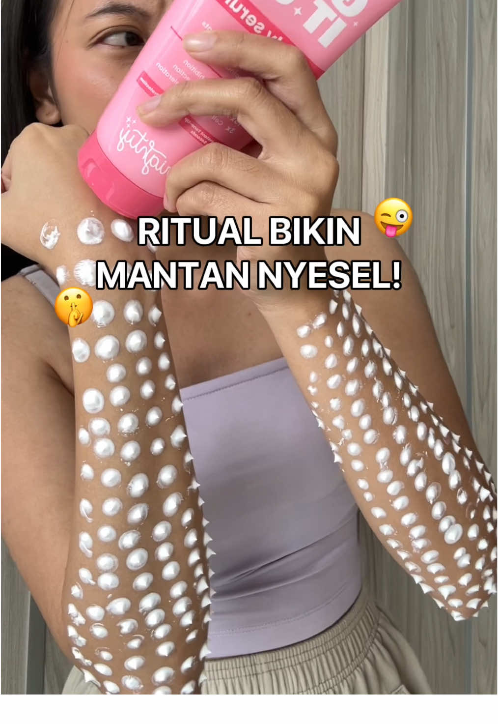 🔥RITUAL BIKIN MANTAN NYESEL🔥 Siapa yang mau balas dendam dengan cara bikin kulit lebih cerah? ini saatnya kamu buktikan dengan Glow It Up cek disini produknya sekarang!  #brighty #brightyindonesia #glowitup #pencerahkulit 