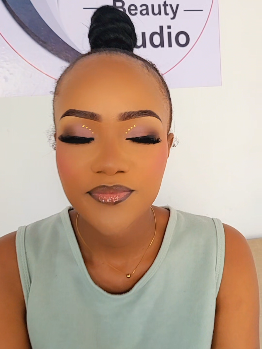 Make up transition  make up transformation Best makeup studio at Ruiru bypass along Thika road #makeupartist #kenyanmakeupartist #kokiebeauty #kokiebeautystudio #ruiru 