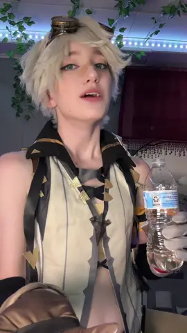 #foryoupage #cosplay #genshin #GenshinImpact #bennett 