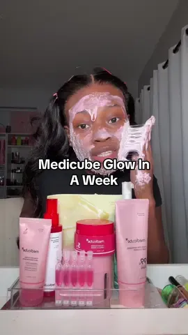 Medicube's glow in a week set!🩷💛 #glassskin  #medicube #koreanskincare #TikTokShopLaborDaySale #tiktokshopcreatorpicks