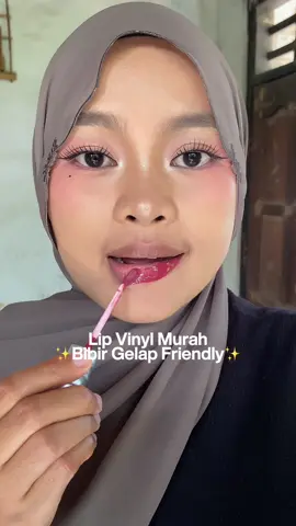 Replying to @itaaaa  lunas ya swatch dazzle me ink vinyl 😬🫶🏻 ini cakep bgt siii, ringan, gak lengket, transferproof, shadenya juga bibir gelap friendly, bikin fresh no ungu-ungu club dan MURAAAHHH 😭🫶🏻 #lipvinyl #lipglaze #bibirgelap  