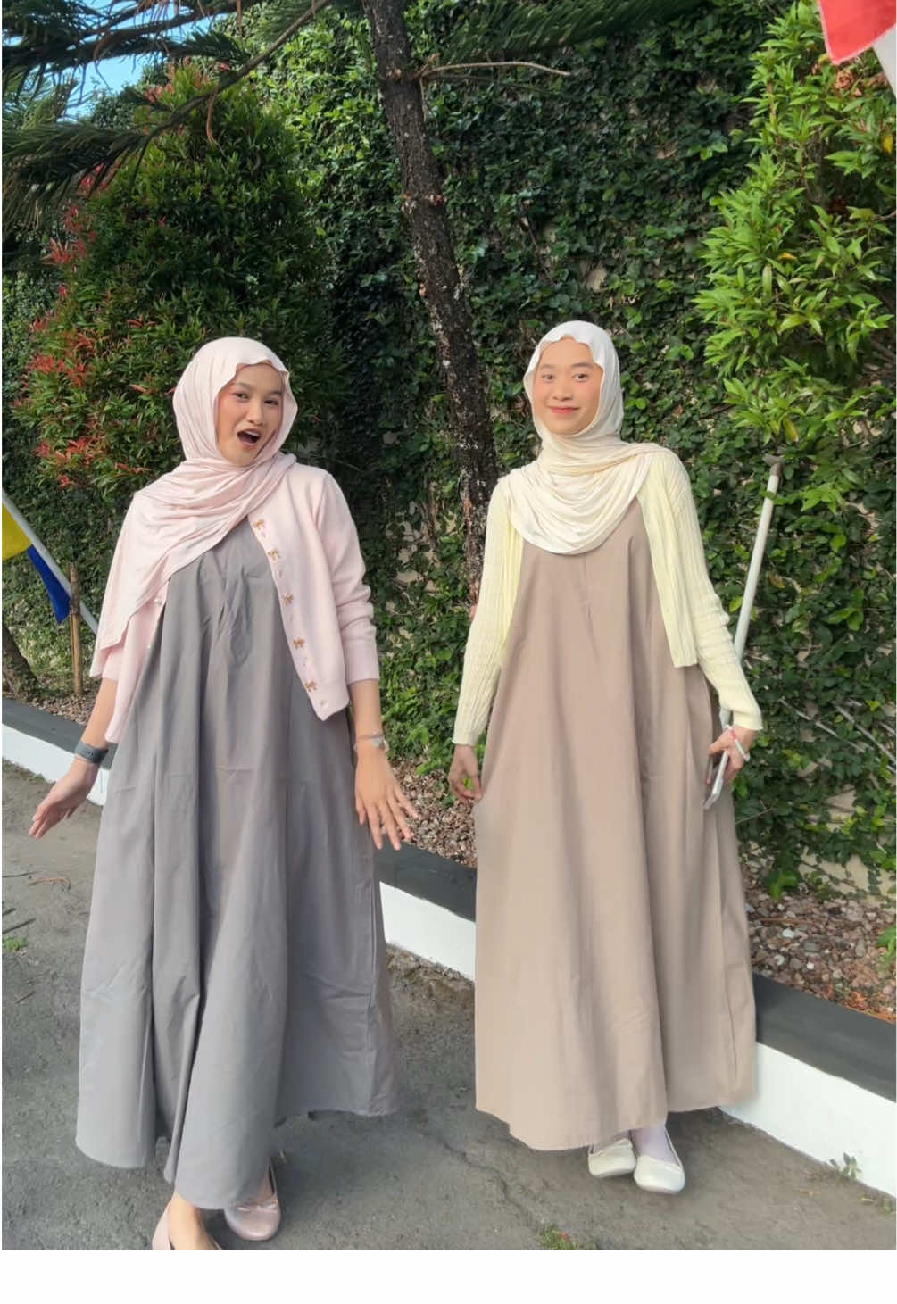 casual hangout turned into fitcheck session 😆💃🏻 cause why not? bestie moments are the best moments 🫶🏻 #innerdress #inspooutfit #mididress #outfitideas #outfitinspiration #ootdhijab #dress #fitcheck #OOTD #outfit #colorfuloutfit #colorfuloutfitinspo 