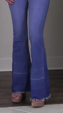 Caught somewhere between sweet and sinful. #JustVibes #BlondeGlow #CropTopStyle #TightJeans #FeminineEdge