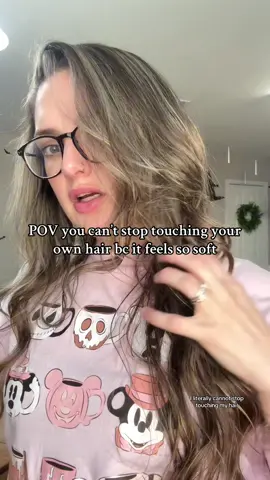 Crunchy ends? Dry, brittle strands? 🥲 This is the hydrating hair mask you’ve been looking for. Rich in superfoods + bonding protein = hair that’s stronger, shinier, and actually soft again 💖 @Glimmr  #dryhair #hairtok #longhair #shinyhairtips #frizzyhairtips 