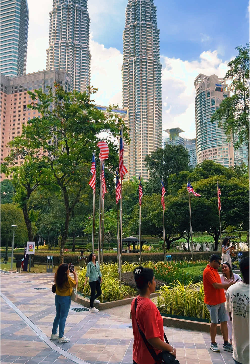 The Kuala lumpur Convention Centre✨ #kualalumpur #klcc #streetphotography  #travelmalaysia #travelwithbilal94 