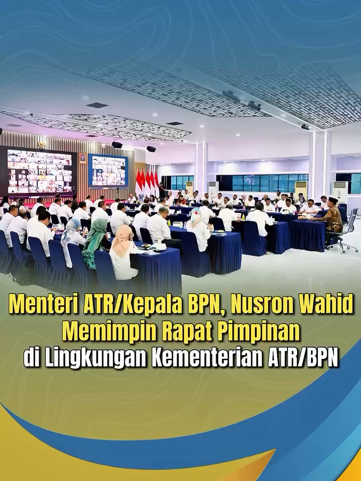 #repost Halo #SobATRBPN, Menteri ATR/Kepala BPN, Nusron Wahid memimpin Rapat Pimpinan (Rapim) ke-10 di lingkungan Kementerian ATR/BPN. Rapim ini juga diikuti oleh para pejabat pimpinan tinggi madya dan pratama. Pada kesempatan ini, Menteri Nusron menyampaikan terkait percepatan transformasi digital dalam bidang layanan pertanahan. Simak selengkapnya pada video berikut ya, Sob☝🏼 #IndonesiaLengkap #ATRBPNKiniLebihBaik #ATRBPNMajudanModern #MelayaniProfesionalTerpercaya