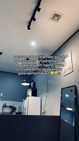 “aku disuruh cowoku buat jauhin kalian” najisnyoooooo pfft🥴#fyp #xyzbca #foryou #fypage 