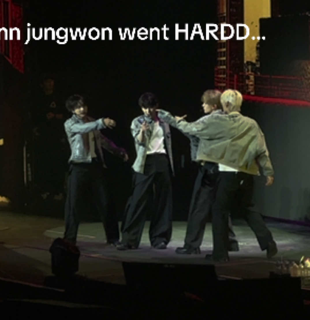 underrated performer omg #jungwon #enhypen #concert #engene #kpop 