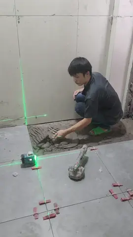 lát gạch nền toilet #xaydungoplatgach #xaydung #construction #tuanoplatgach 