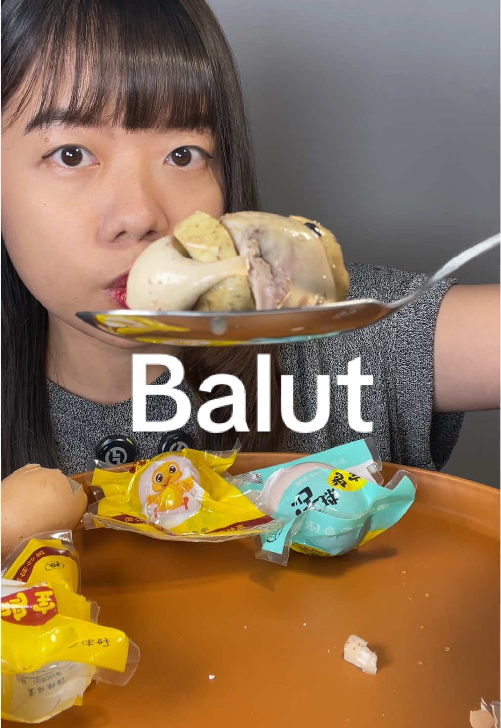 Makan balut lagiii enakkk #mukbang #balut #baluteggs #balutmukbang #asmrfood 