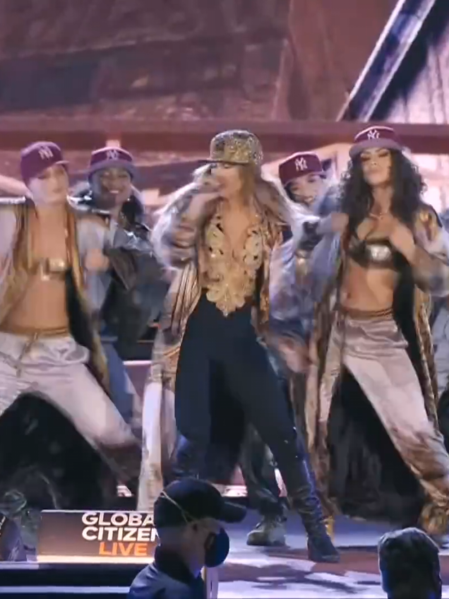 56 Years old?? Jennifer lopez is unbelievable on stage😳😳#fypシ #jenniferlopez #jlo #globalcitizenlive  #jlosuperbowlchallenge 