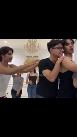 mohan gasudi kalo harfat beduaan, jadi dia nimbrung😭 jadila cinta segitiga fatmohar🖤 #harryvaughan #aryamohan #fattahsyach #fyp 