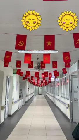 Lên video giọng chua thế thôi chứ ghi âm vào loa cái giọng như vịt đực ngay 🙂🙂. Dù cô Linh có ra trực đi về thì loa vẫn cứ phát hàng ngày thôi 🤭🤭#thantietnieu 