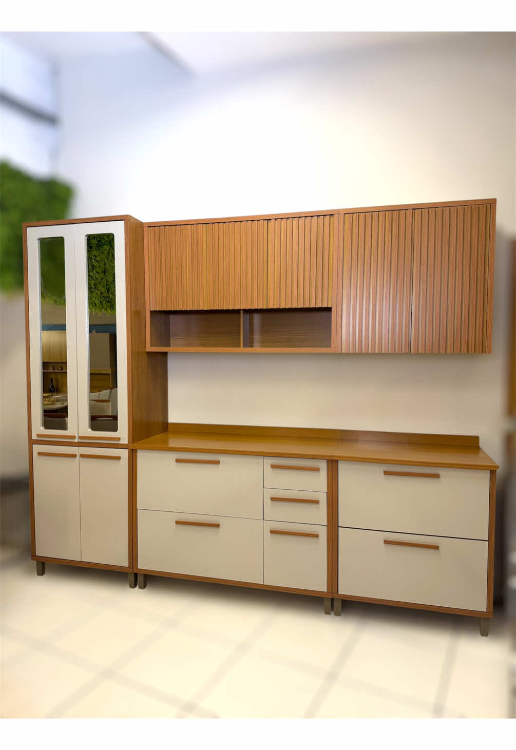 ✨Sua cozinha dos sonhos começa aqui!✨ Design moderno, funcionalidade impecável e acabamento que encanta 😍 Essa cozinha completa em 100% MDF é a escolha perfeita para quem busca beleza + praticidade no dia a dia. 👉 Espaço inteligente, gavetas amplas, portas com detalhe sofisticado e muito charme para transformar o coração da sua casa ❤️ 📍 Venha conferir de perto e se apaixonar! ⚠️ Lembrando: valores podem sofrer alteração sem aviso prévio. Medidas 📏:  Largura: 2,73m Altura: 2,26m Profundidade: 0,50m 💰- R$3.399,00 em até 12x sem juros  #cozinha #kitcozinha #promoção #promoções 