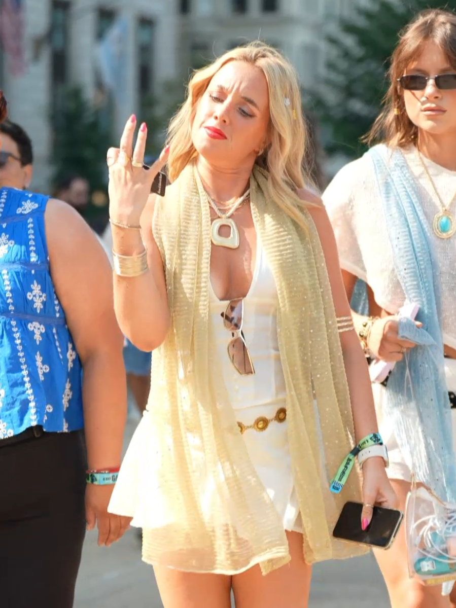 Street Fashion - Lollapalooza  #fashioninspo #fitcheck #festivaloutfits #StreetFashion #lollapalooza 