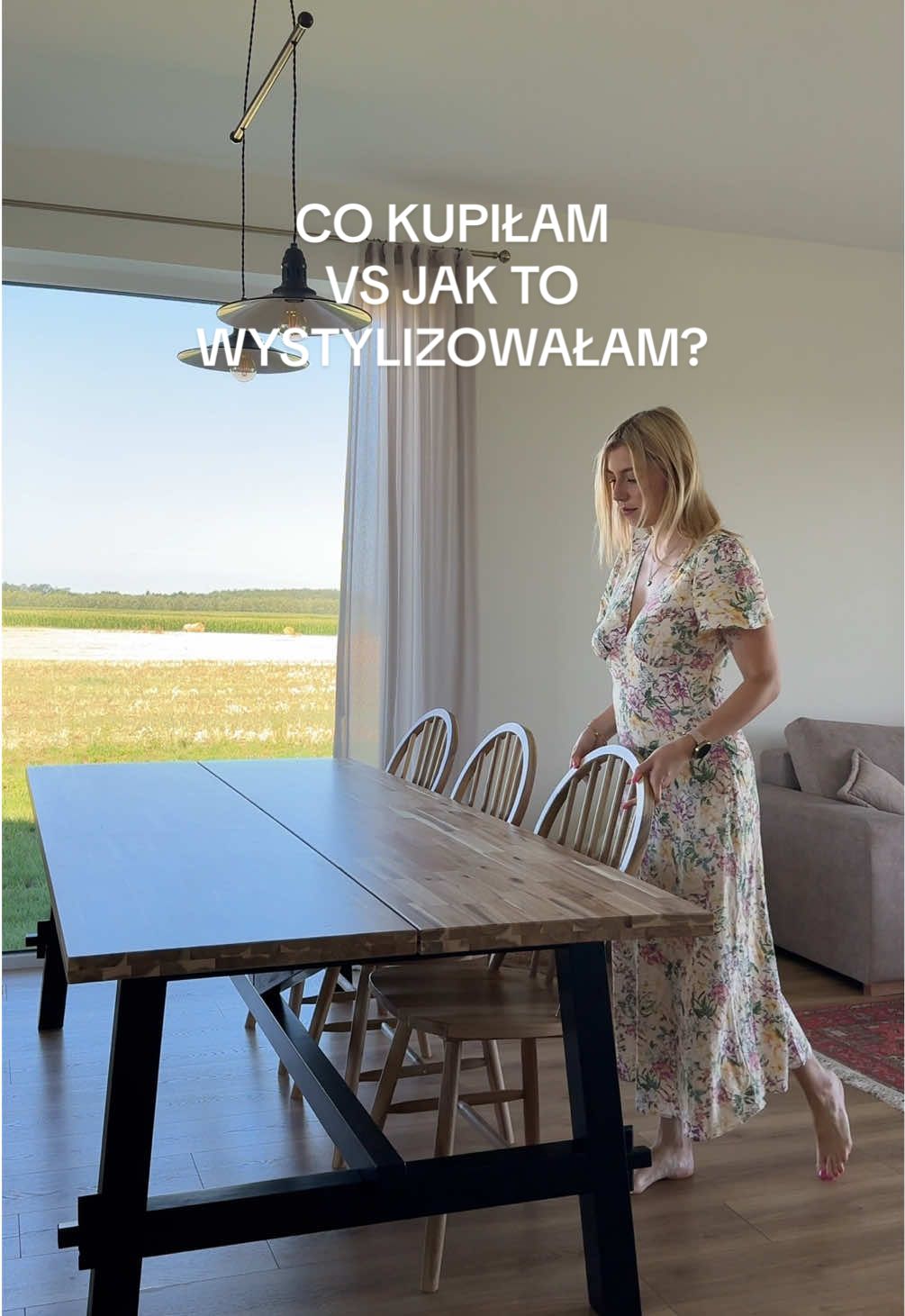 #reklama | Co kupiłam i jak to wystylizowałam na spotkanie ze znajomymi? 💛 1. Duży stół SKOGSTA wraz z sześcioma wygodnymi krzesłami.  2. Bieżniki STRANDFLOKA, które dodadzą koloru!  3. Wazon TONSATTA, które przełamuje delikatne pastelowe kolory.  4. Podkładki PADDFISK zabezpieczające stół przed zabrudzeniami.  5. Proste talerze IKEA 365+, karafka IKEA 365+ i sztućce FORNUFT to must have na każdym stole!  6. Deska APTITLIG, która ułatwi przygotowanie przekąsek podanych na półmiskach RÖDSNULTRA.  7. Dekoracyjne świeczniki TALLTITA dodadzą ciepła na stole! #IKEA #KitchenSolutions #IKEASolutions #skogsta 