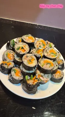 Món ăn yêu thích của cả nhà là gì? Nhà mình thích ăn lá rong biển kết hợp rau củ, thế là làm kim bắp ăn 🍎 #kimbap #lamkimbaptainha1826 #bepmebonchip🐹🐂🐹 #monanmoingay😋 