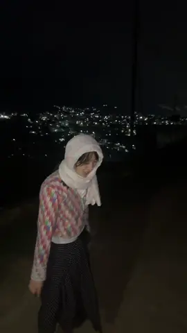 Singer banum ki dancer banum confuse vhaye tesaile geet gaudai nachideko 😅