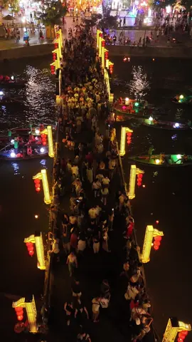 Có lẽ đây là địa điểm đông đúc nhất ở Hội An. Nhìn kĩ có khi lại thấy bản thân mình trong clip🤣🤣🤣#hoian #longohoian #xuhuong #dulichhoian #đànang 