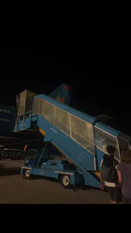 ngày đó, khi máy bay cất cánh cũng là lúc trái tim mang theo 1 nỗi nhớ #livephotos 