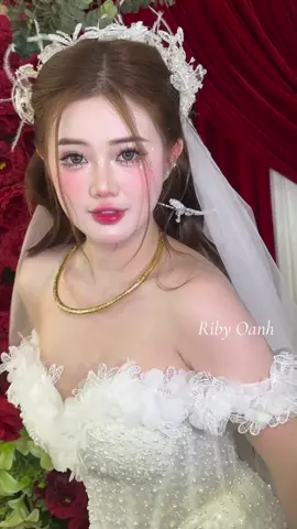 Từ hôm nay, em chính thức là cô dâu của anh – là ‘cục vàng’ anh muốn nâng niu cả đời  #MakeupCôDâu #CụcVàngCủaAnh #RibyoanhMakeup #NgàyHạnhPhúc #CôDâuĐẹp #MakeupBride #BridalMakeup #WeddingDay #BridalLook 