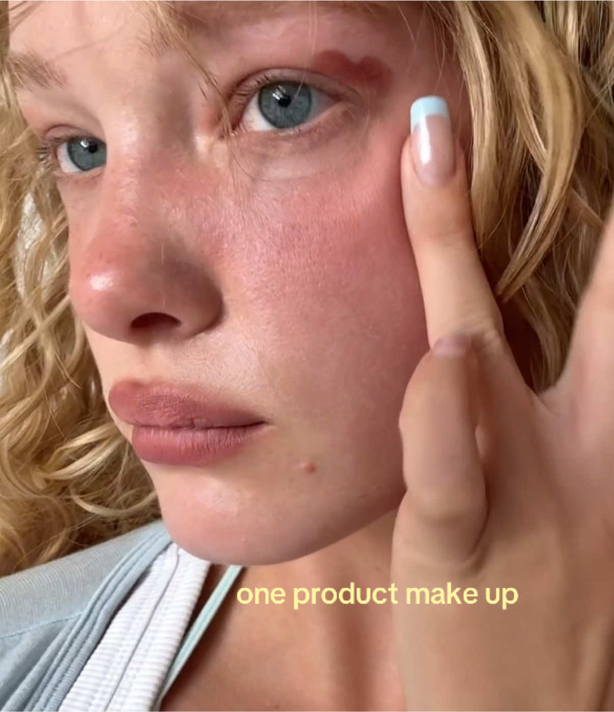 I literally bring this everywhere I go!! Thank me later 🙂‍↕️🙂‍↕️ #grwm #mekup #nomakeupmakeup #relateable 