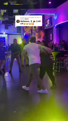 Respuesta a @Amy La Borimex🇵🇷🇲🇽  a mi no me digan que bailemos porque todavía ni terminando de decirme y ya estoy en la pista 😂😅 #boricua🇵🇷 #mexico🇲🇽 #cdmx #cumbiasonidera #baile 
