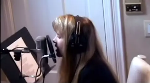 “He fell for her again..”   We need the deets on Thrown Down and the dance era. #lindseybuckingham #stevienicks #thedance #sayyouwill #fleetwoodmac 