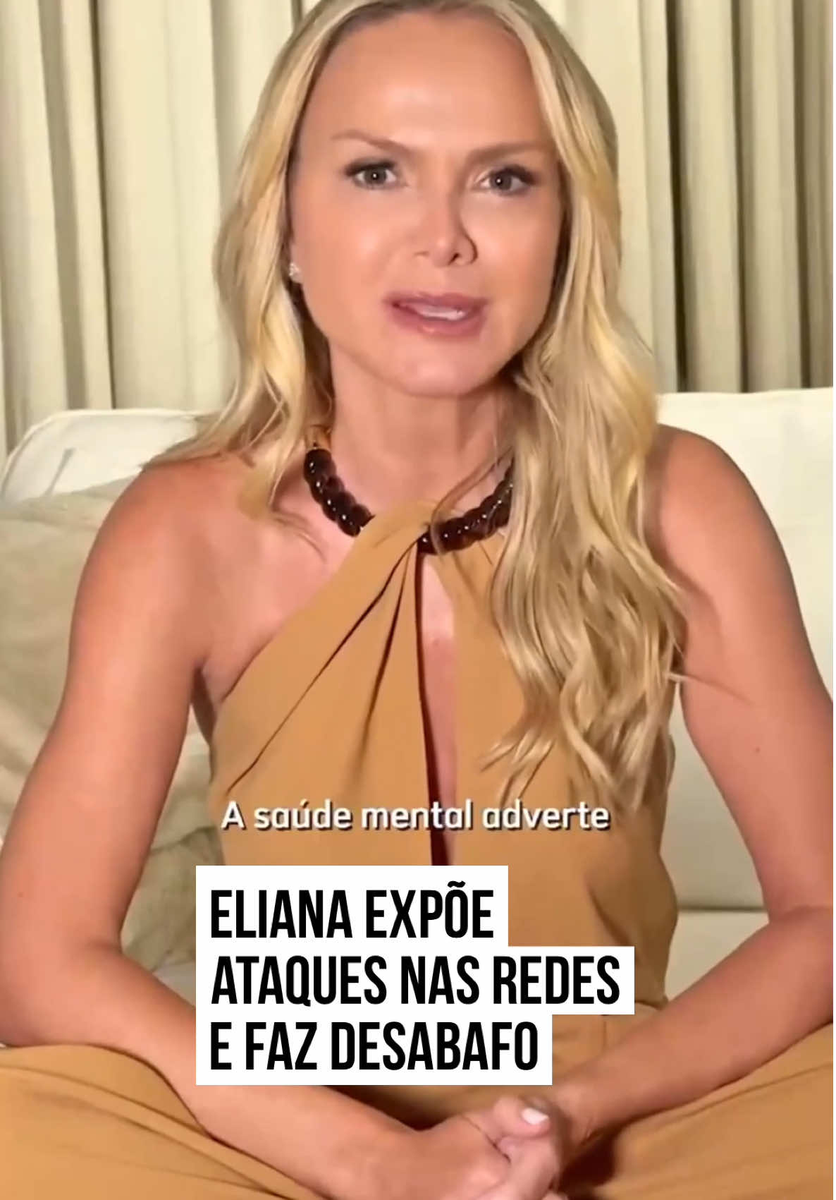 #Eliana publicou em seu perfil no Instagram, nesta terça-feira (26/8), um vídeo em que aborda os ataques que recebe com frequência nas redes sociais. Nas imagens, a apresentadora refletiu sobre as diferentes formas como as críticas chegam, principalmente relacionadas à sua aparência. “Gente, para tudo né? A saúde mental adverte: você nunca vai estar livre de críticas, tá? E se for ouvir cada comentário, cada opinião contraditória que pinta por aqui, a gente vai ficar bem maluca”, disse. Ela seguiu o pronunciamento com um conselho aos seguidores: “O jeito é desapegar e entender que muitas vezes as mensagens como essas ou outras falam muito mais sobre quem diz do que sobre quem recebe”. “Bora viver, que crítica que não constrói nunca moveu ninguém, combinado”, finalizou Eliana. #EntretêNews 