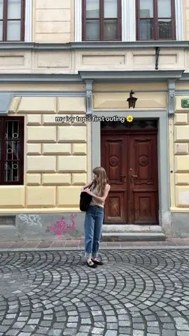 and maybe last.. the colour just doesn’t suit me 🥲 I also kept getting odd looks when I realised at a glance I look topless!! knitting a different colour next time.. #ivytop #petiteknit