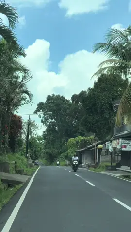 الطريق إلى شلال  سوات في جزيرة بالي اندونيسيا إندونيسيا road to waterfall suwat jalan jalan jln2 airtejun ubud bali island #indonesia  #bali #baliisland #waterfall #ubud #airterjun #اندونيسيا #إندونيسيا #شلال #بالي 