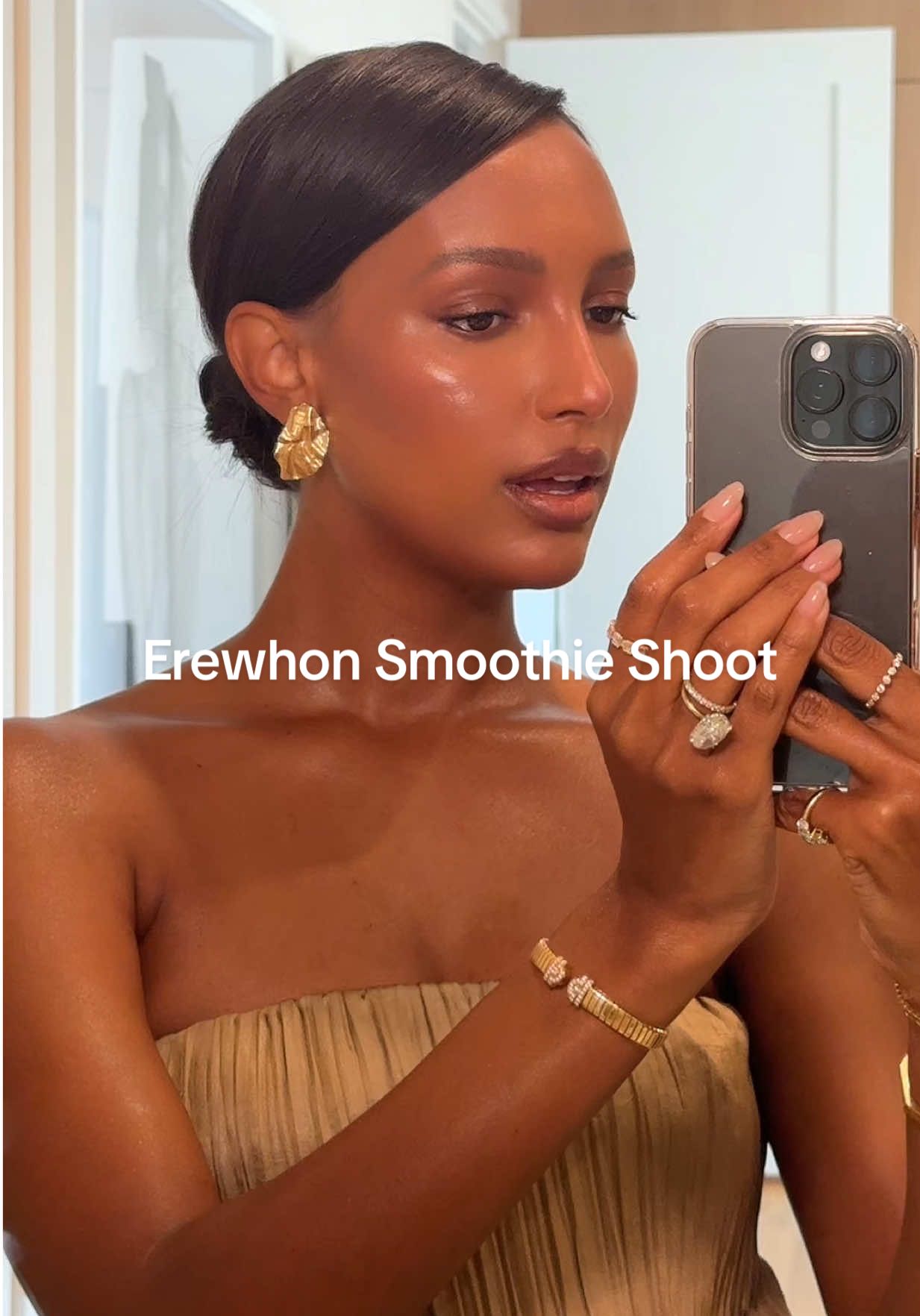 I have an Erewhon smoothie that launched today! 🍯 