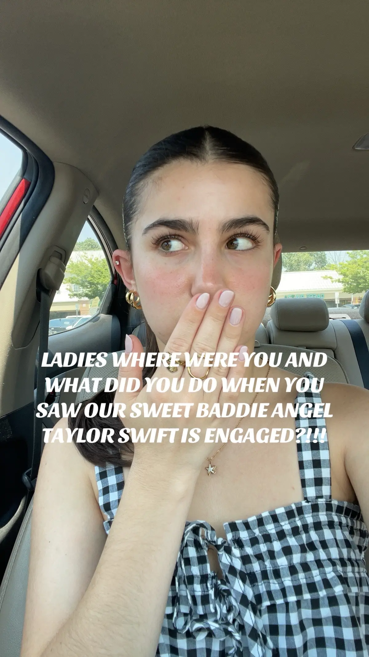 I may or may not have screamed full volume down my stairs even though no one is home… 👀  #taylorswiftengagement #taylorswift #traviskelce #taylorswiftring #swiftie 