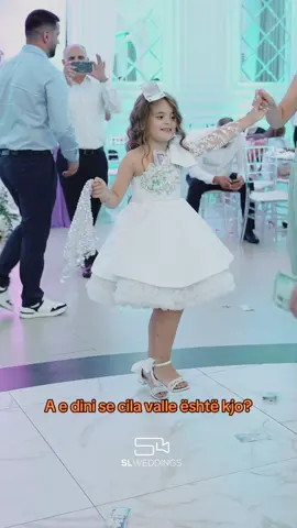 Sa bukur vallëzon kjo vogëlushe😍❤️ #dasma #dasmashqiptare #fyp #viral #wedding 