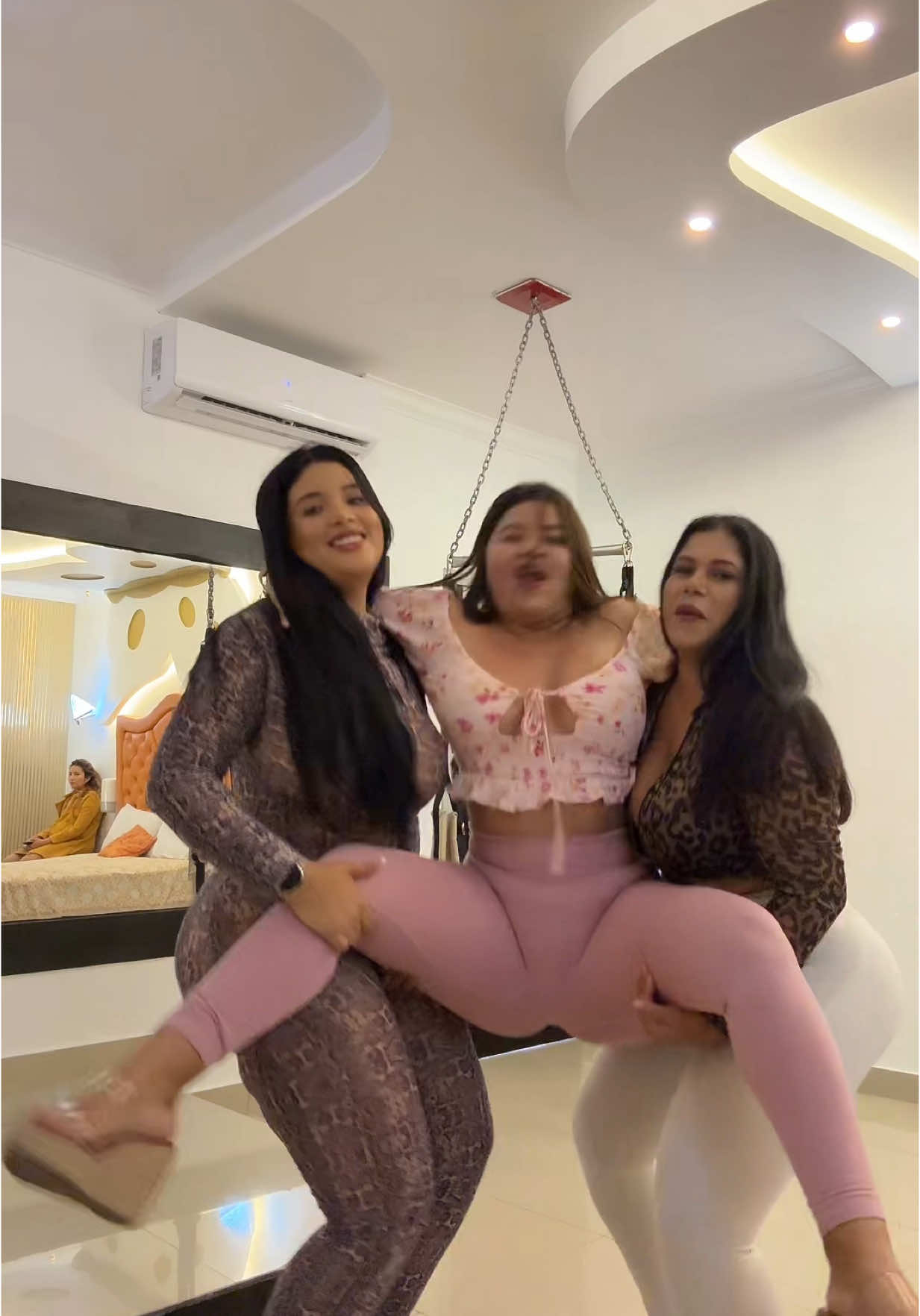 @angelicacevallos2 @Yaneri Vélez #viral_video 