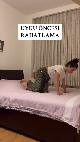 Pijamalarını giy ve her gece yatmadan önce 10 dakika esne, mışıl mışıl uyuma garantili 😴 #nightroutine #bedroutine #bedtime #fyp #routine #stretching #yoga 