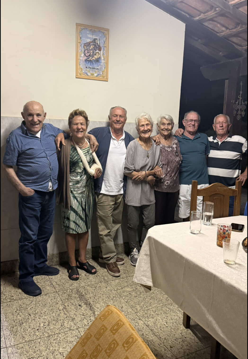 Momento único ✨ Levei papai, no dia dos seus 88 anos, para comemorar com os irmãos em Minas Gerais. Mesmo com o Alzheimer, o amor da família permanece intacto. 🥰  #AmorQueFica #Família #amor #Alzheimer #família #mimasgerais 