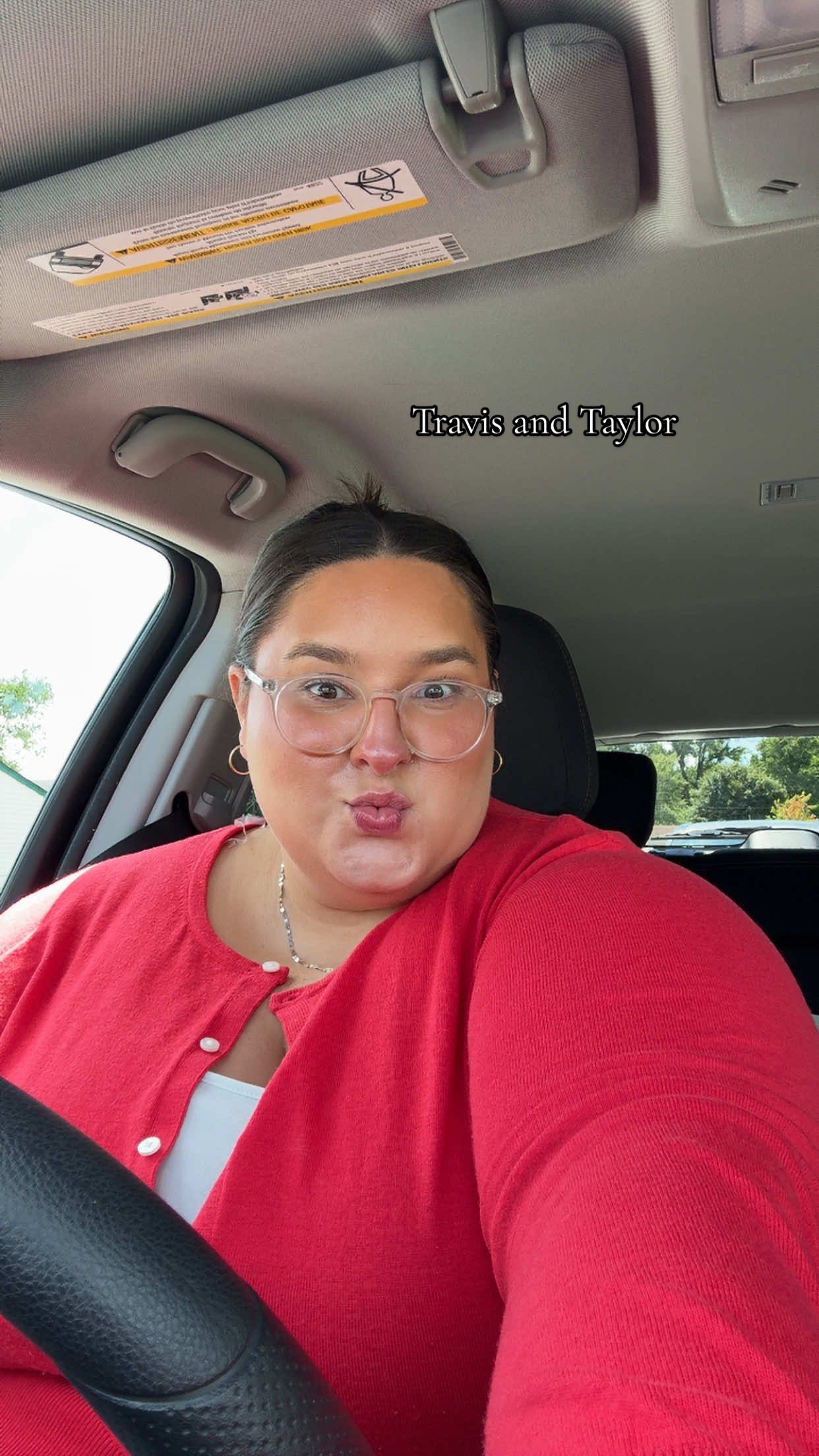 I’ll wait 10 more years if I’m guaranteed a gorgeous giant NFL player. I’ll do it. I don’t care.  #taylorswift #traviskelce #engaged #fyp #taylorswifttraviskelceengagment 