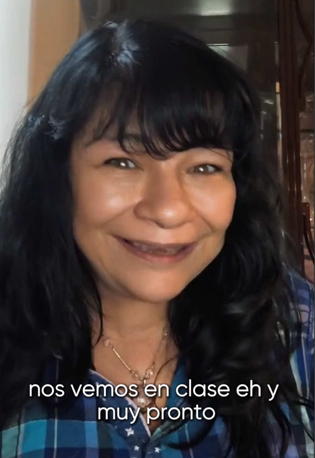 🎉 ¡En Histrionem estamos de fiesta! Le damos la bienvenida a Rossy Aguirre, la voz de Akane (Ranma ½), Sailor Mercury (Sailor Moon), Bellota (Las Chicas Superpoderosas), Hange Zoe (Attack on Titan) y muchos más. @rossyaguirre_  ✨ Y ahora, ella será tu maestra en nuestro Taller Online de Doblaje. ⚡ Quedan pocos lugares, ¡aparta el tuyo hoy mismo! #HistrionemStudio #RossyAguirre #TallerDeDoblaje #DoblajeOnline #VocesQueInspiran