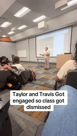 I saw Taylor and Travis on the screen so I had to record… Wasn’t expecting this though😳… #vols #taylorswift #traviskelce #fyp 