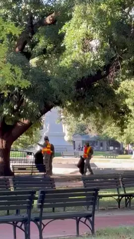 Incase you missed it..... National Guard troops have been spotted cleaning up trash in Lafayette Square next to the White House, seeking to re-beautify the nation's capital under the orders of President Trump.