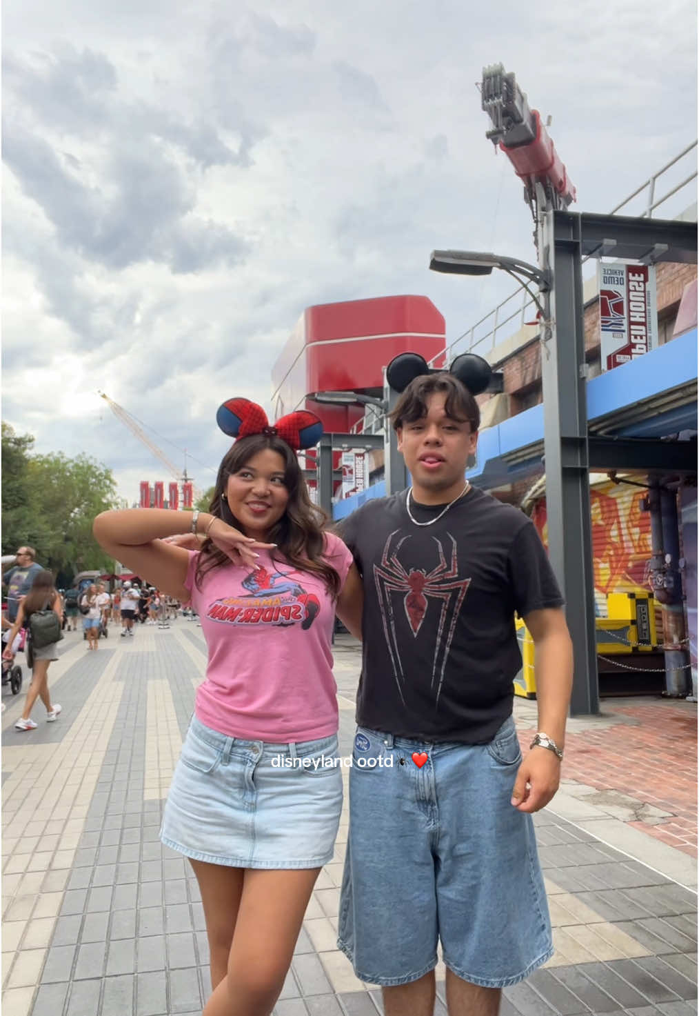 i actually hate spiders #disneyland #californiaadventure #spidermanoutfit #disneyoutfit #disneyinspo #disneyootd #disneyaesthetic 