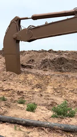 What’s the biggest excavator you have ran ? #fyp #bluecollar #dirt #operator #excavator 